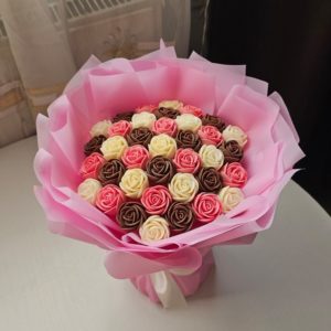 Букет из 37 шоколадных роз
