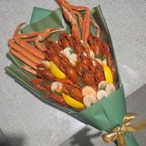 Букет с раками, креветками и клешнями стригуна