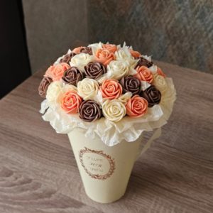 Композиция с 35 шоколадными розами