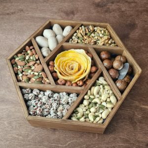 Бокс “Соты” с розой из манго