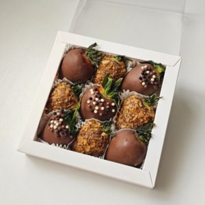 Клубника в молочном шоколаде 9 штук