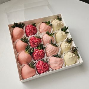 Клубника в белом шоколаде 16 штук